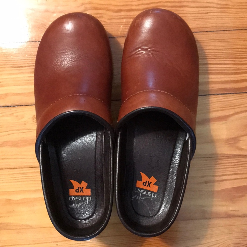 Dansko XP Saddle Brown Clogs Size 9.5/10